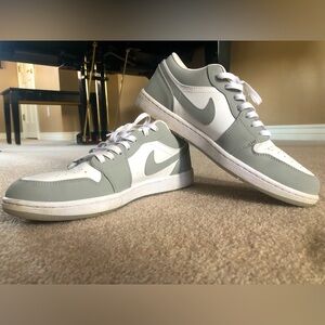 Nike Retro Air Jordan Mens Rare Low Wolf Gray White 1s 1 size 11.5